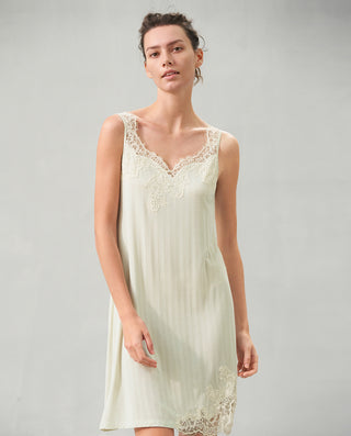 Aimer Lace Wide Shoulder Short Nightgown