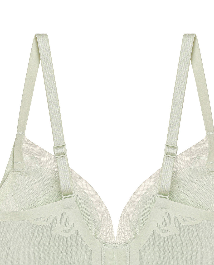 AIMER - Complete your date look with our light cup bra in floral
