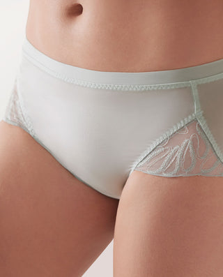 Aimer Mid-Rise Hiphugger Panty in Lace Deatil
